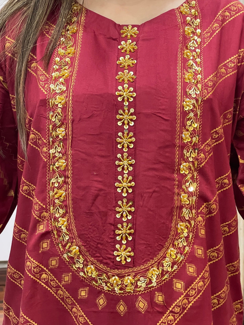 Saadgi Handwork Neck 2PC