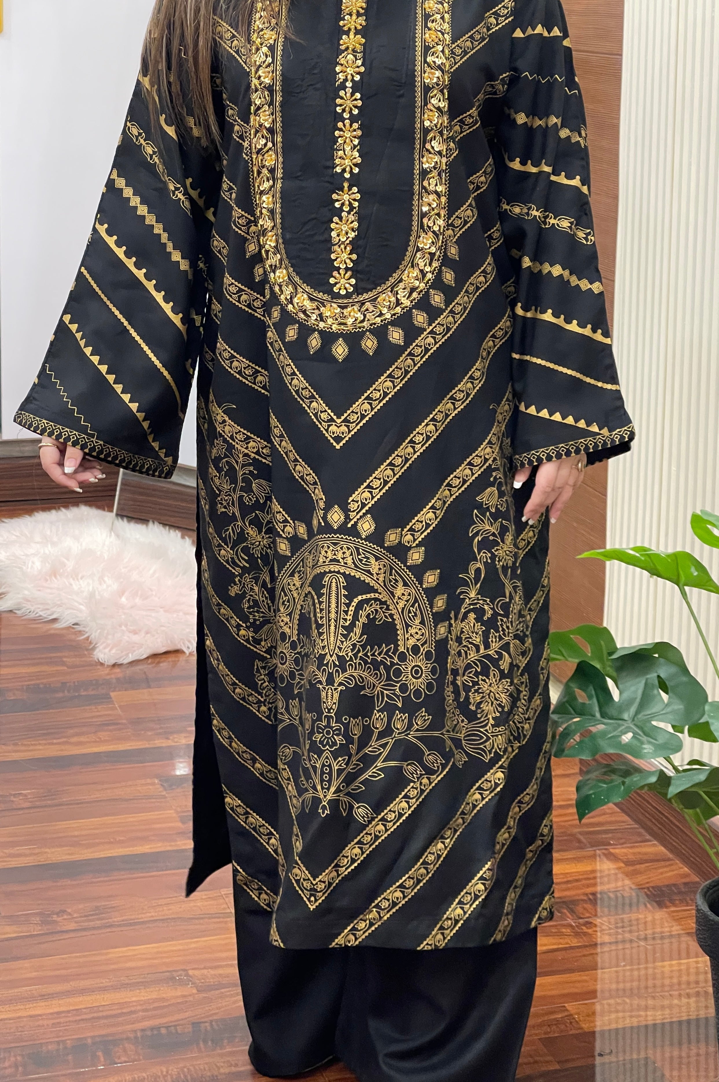 Saadgi Handwork Neck 2PC