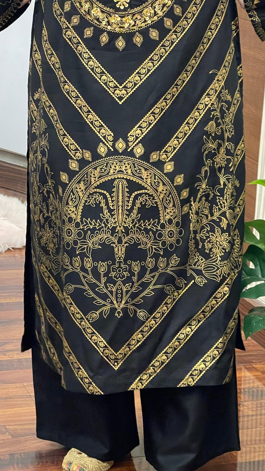 Saadgi Handwork Neck 2PC
