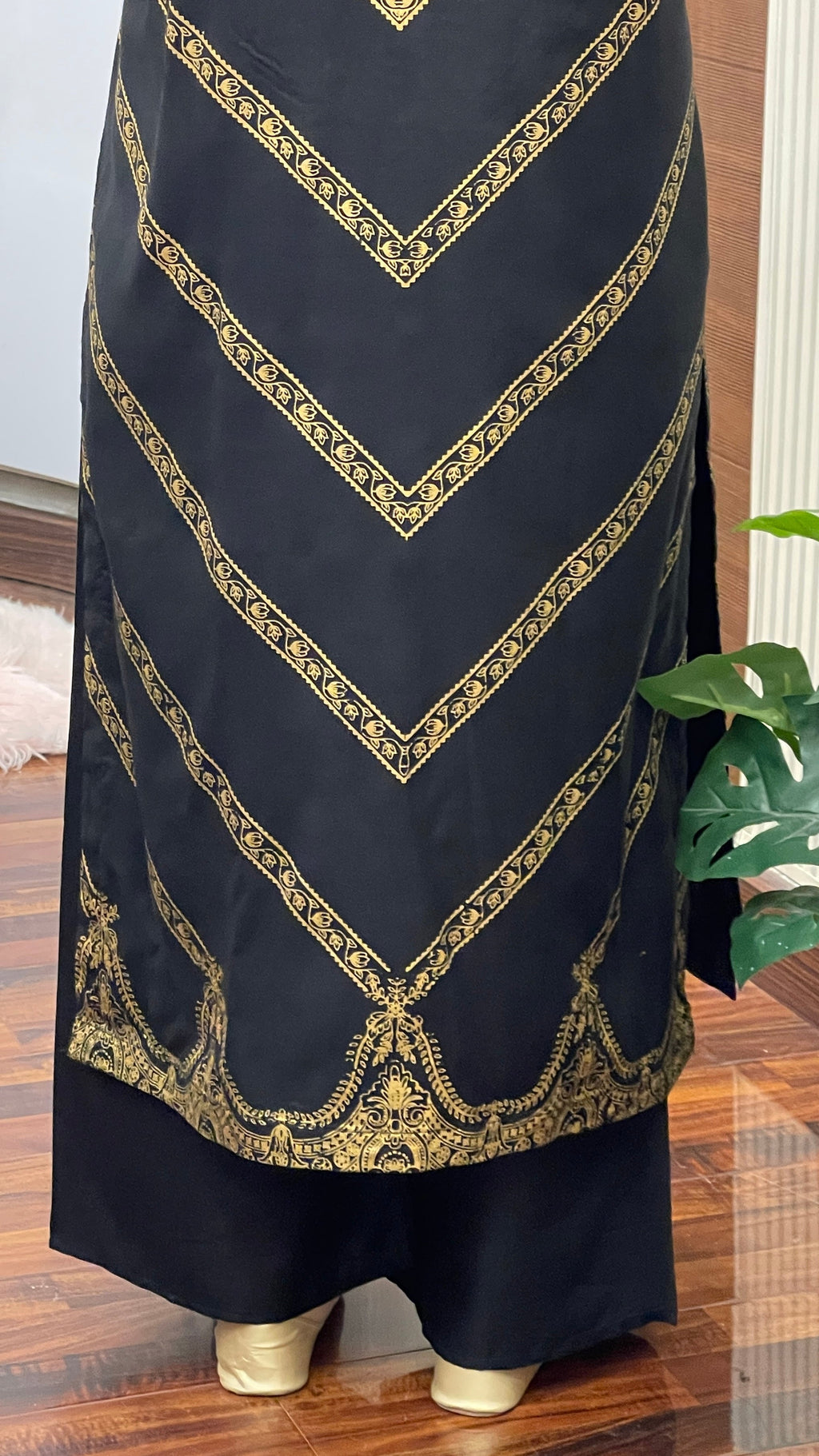Saadgi Handwork Neck 2PC