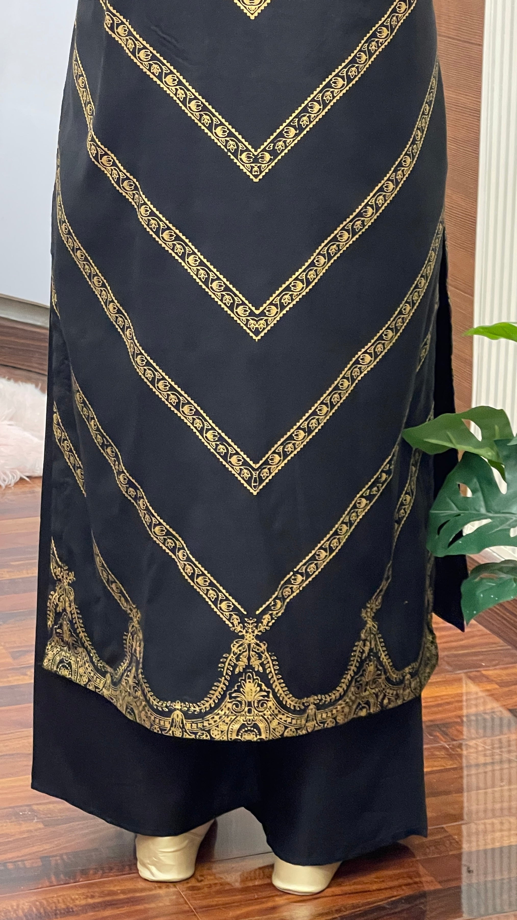 Saadgi Handwork Neck 2PC
