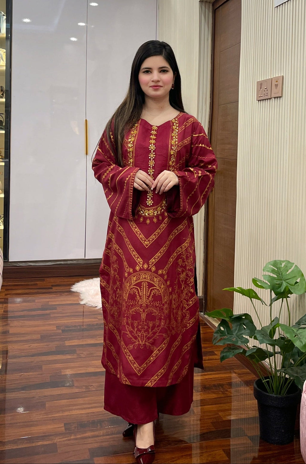 Saadgi Handwork Neck 2PC