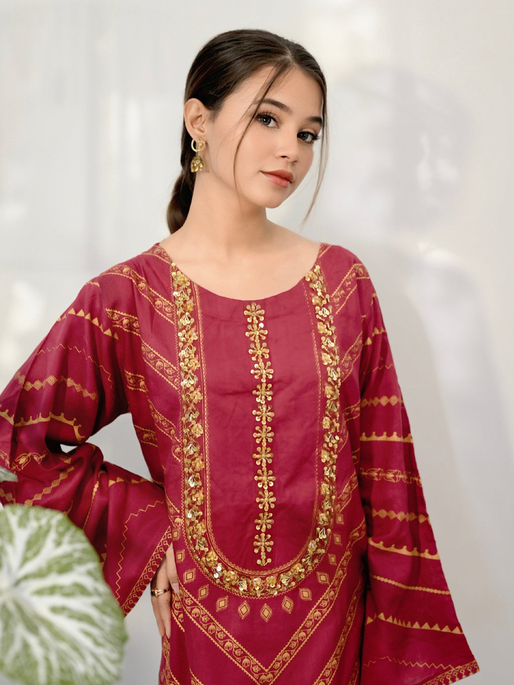 Saadgi Handwork Neck 2PC